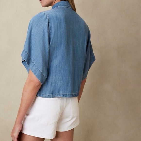 Banana Republic CHAMBRAY RESORT SHIRT - Picture 2 of 4